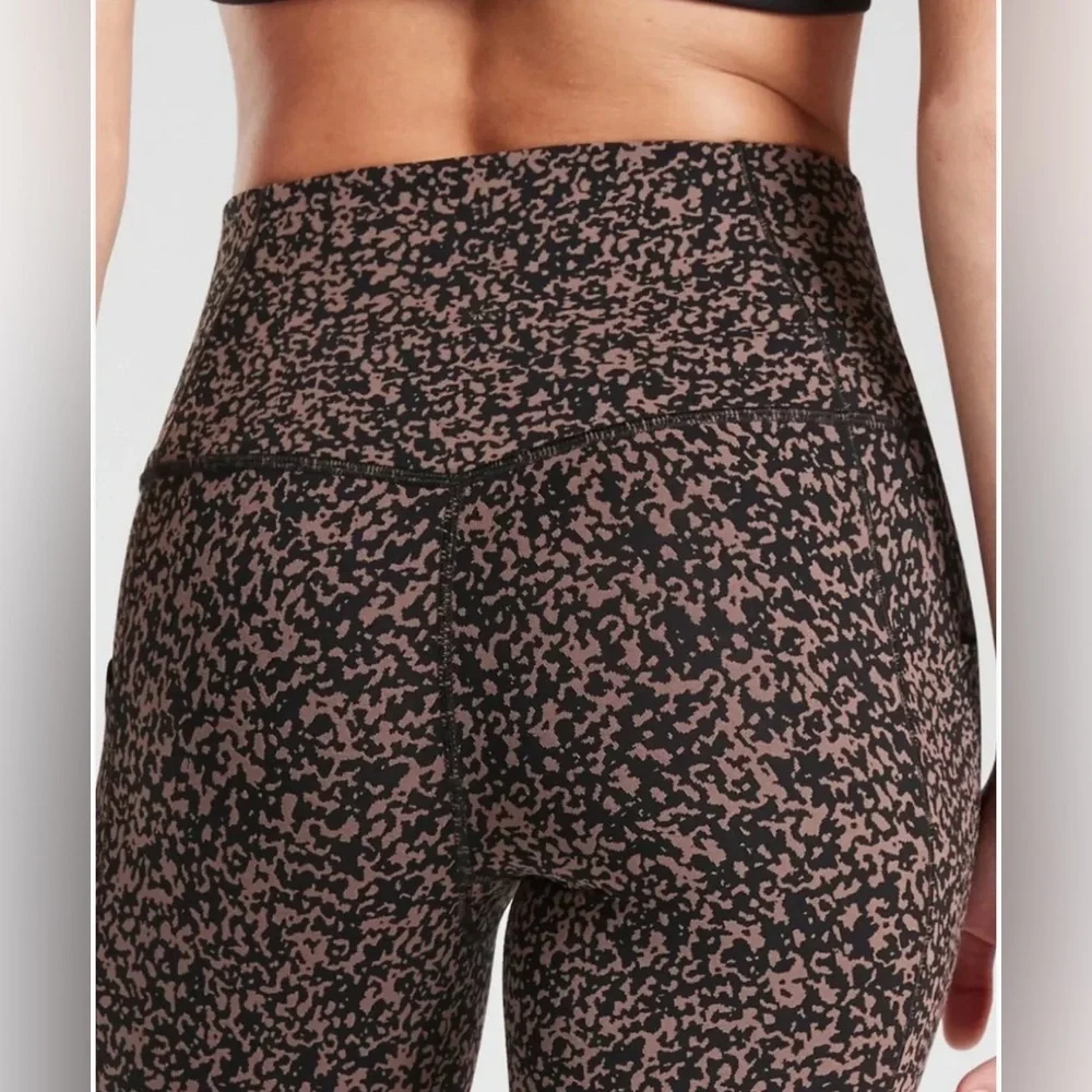 Athleta Salutation Stash Pocket Tight